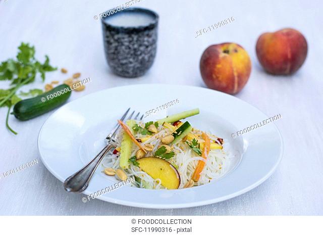 Rice noodle salad with peach
