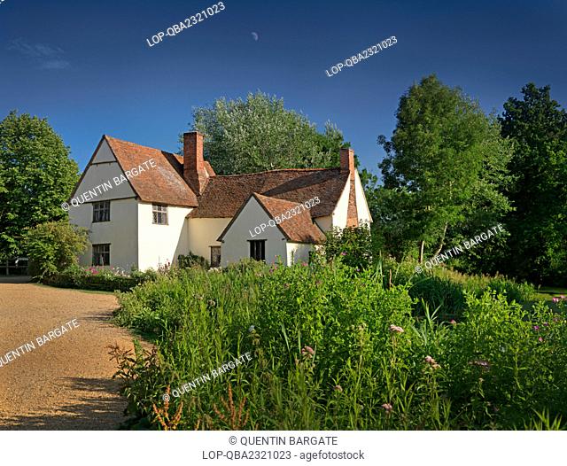 England, Suffolk, Flatford. Willy Lott's Cottage, a 16th-century cottage that features in John Constable's painting, The Hay Wain