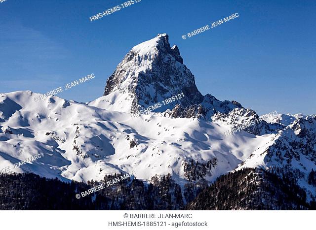France, Pyrenees Atlantiques, Pic du Midi d'Ossau (2884m), viewed from Artouste ski resort
