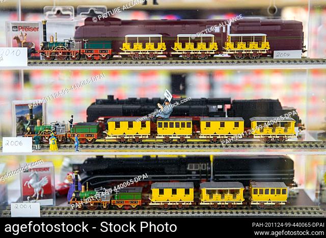 10 November 2020, Bavaria, Nuremberg: Three models of the Adler locomotive with trailer from the years 2010 (o), 2006 (M) and 2001