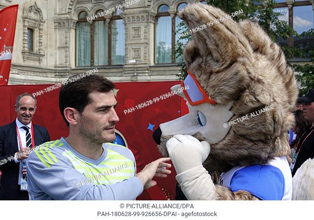 28 June 2018, Russia, Moscow: Former Spain goalie Iker Casillas (l) at the football park at Red Square with World Cup mascot Zabivaka