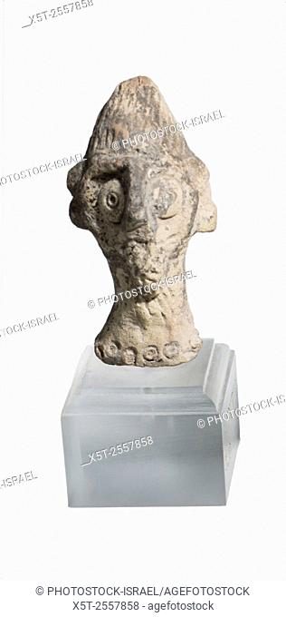 A Syro-Hittite terra-cotta figurine head 2nd millennium BC 7. 1 cm high