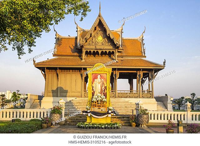 Thailand, Bangkok, Phra Nakhon district, Santi Chai Prakan park on the banks of Chao Phraya river