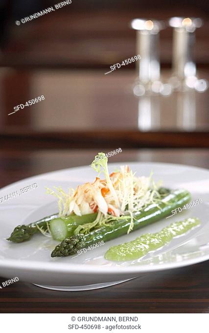Green asparagus with spider crab tartar