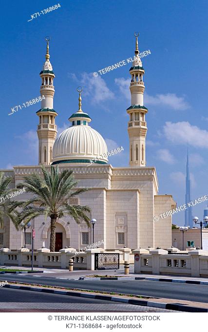 A mosque with minarets in the Jumeirah district of Dubai, UAE