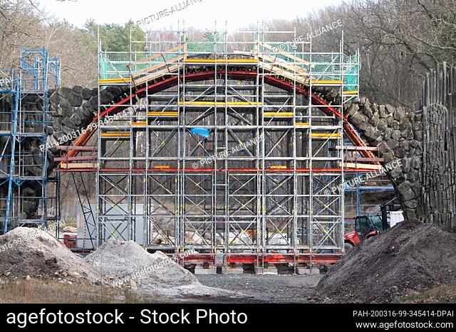 15 March 2020, Saxony, Gablenz: The Rakotzbrücke in the Kromlau Rhododendron Park is scaffolded. The renovation of the Rakotzbrücke and the associated grotto in...