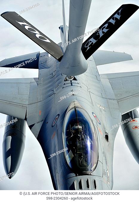 A Royal Norwegian Air Force F-16 Fighting Falcon prepares for a refuel from a KC-135 Stratotanker assigned to Royal Air Force Station Mildenhall, England