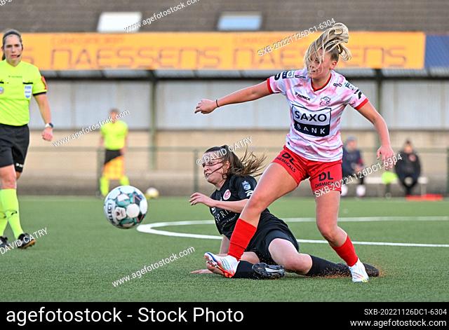 Lies Bongaerts (21) of Woluwe pictured fighting for the ball with Imani Prez (11) of Zulte-Waregem during a female soccer game between SV Zulte - Waregem and WS...