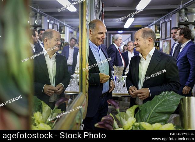 Olaf Scholz (SPD), Federal Chancellor, taken during a visit to the Art Department Studio together with Michael Duewel, Managing Director Art Department Studios...