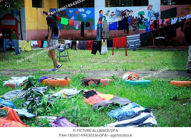 07 June 2018, Guatemala, Escuintla: Cloths are scattered across a lawn in front of the evacuation centre after the the volcano eruption in Guatemala