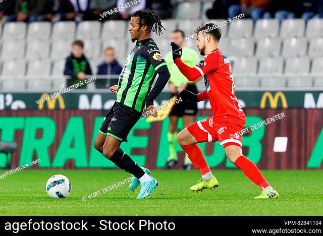 Cercle's Yann Gboho and Kortrijk's Massimo Bruno fight for the ball during a soccer match between Cercle Brugge KSV and KV Kortrijk