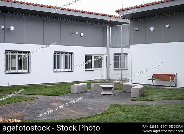 31 March 2022, Bavaria, Ebensfeld: Inner courtyard of the tuberculosis ward of the district hospital. Since tuberculosis is contagious