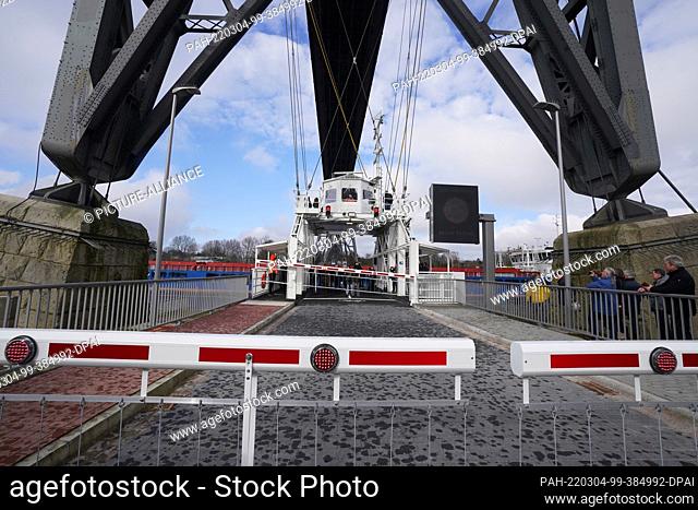 04 March 2022, Schleswig-Holstein, Osterrönfeld: The new Rendsburg floating ferry is waiting for the first passengers to cross the Kiel Canal (NOK) between...