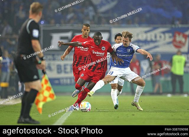 (LR) Randal Kolo Muani (Eintracht Frankfurt) versus Connor Krempicki (1. FC Magdeburg) football, DFB Cup, 1st main round, 1