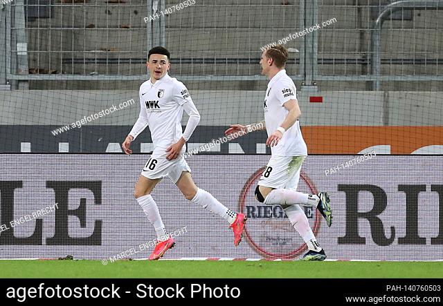 goaljubel to Ruben VARGAS (FC Augsburg) after goal to 1-0, right: Andre HAHN (FC Augsburg). jubilation, joy, enthusiasm, action