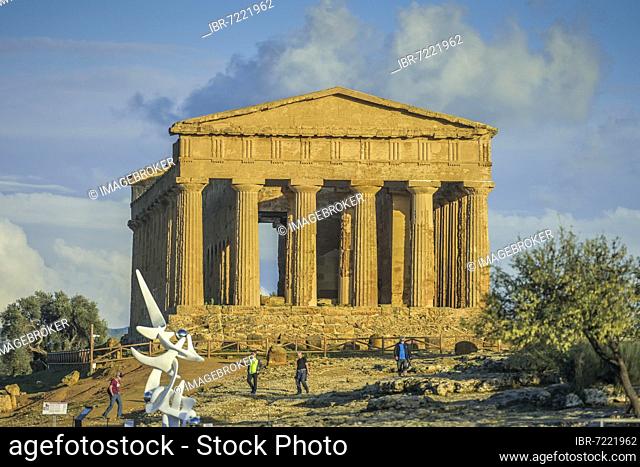 Temple of Concordia, Valle dei Templi (Valley of the Temples) Archaeological Park, Agrigento, Sicily, Italy, Europe