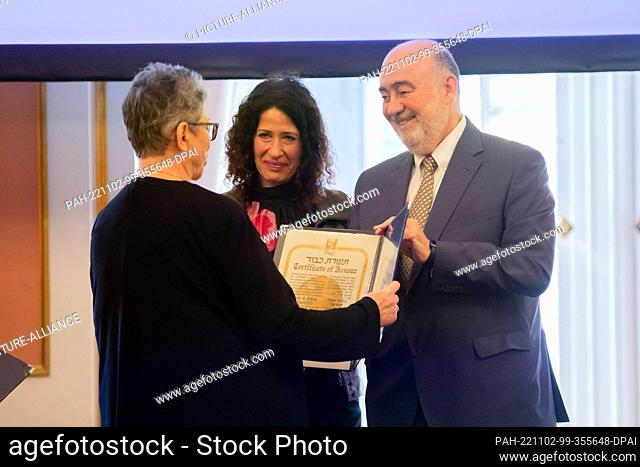 02 November 2022, Berlin: Ron Prosor (r-l), Israel's Ambassador to Germany, and Bettina Jarasch (Bündnis 90/Die Grünen), Berlin Senator for the Environment