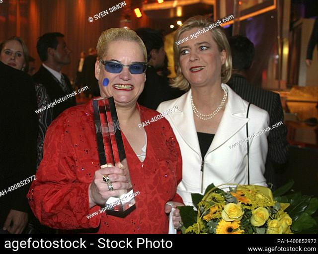 Cornelia SCHEEL will be 60 years old on March 28, 2023, 05SN-Sinnen091004VM.jpg Hella von SINNEN, Germany, Comedian, with life partner Cornelia SCHEEL
