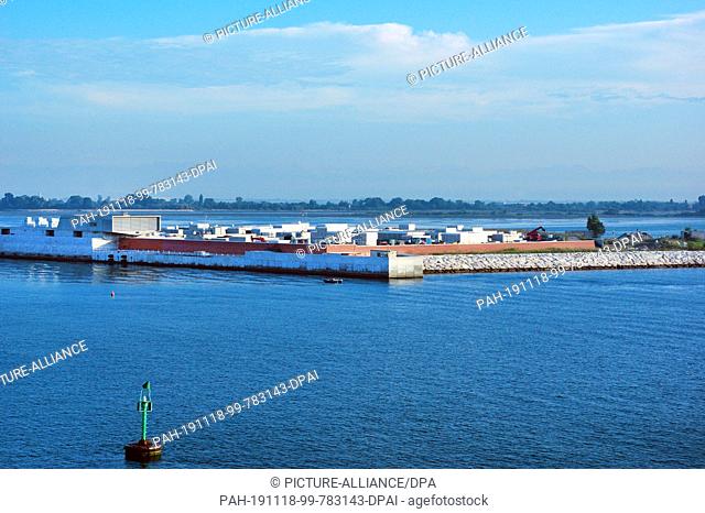 07 July 2018, Italy, Venedig: Work on a part of the MO.S.E. barrier project in the area of Porto di Lido in Venice. Again and again Venice is under water and...