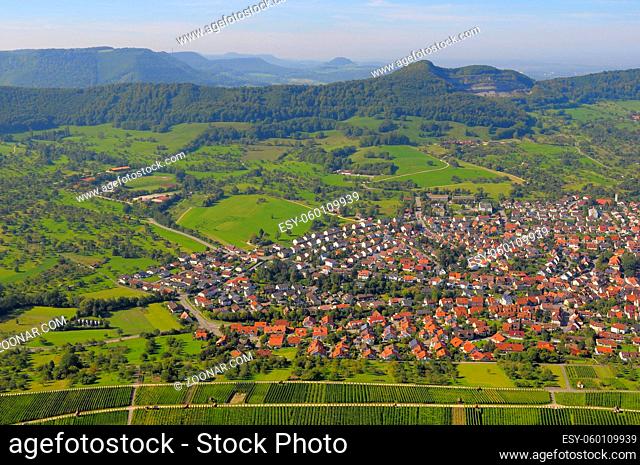 Baden - Württemberg, Schwäbische Alb, bei Neuffen Blick vom Hohenneuffen Ortschaft : Neuffen