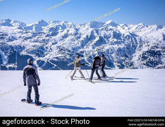 10 February 2023, France, Courchevel: Ski and snowboard tourists are in the ski resort of Courchevel and Meribel in the French Alps