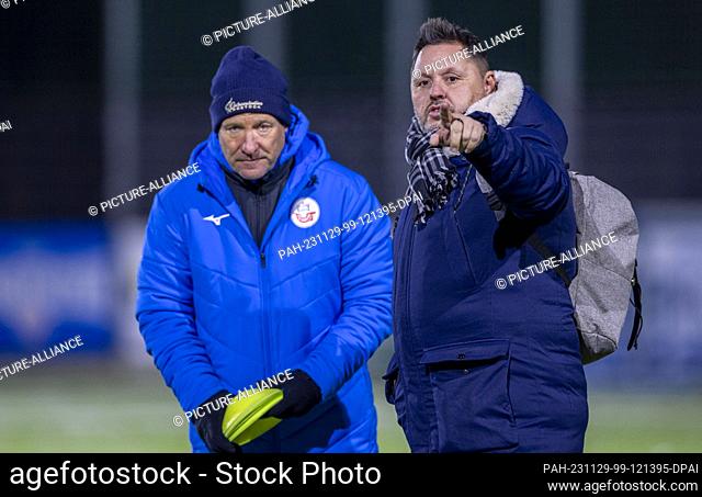 PRODUCTION - 28 November 2023, Mecklenburg-Western Pomerania, Rostock: Head coach Tino Spörk (l) and Frank Goesch (r), coordinator for women's and girls' soccer...