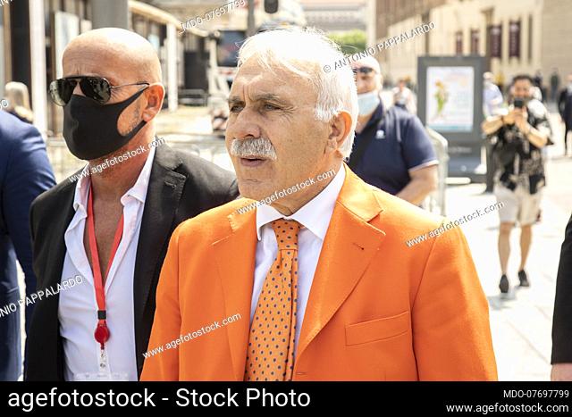 The arrival of the leader Antonio Pappalardo at the Orange Vest demonstration in Piazza Duomo to ask for the government's resignation for how he managed the...