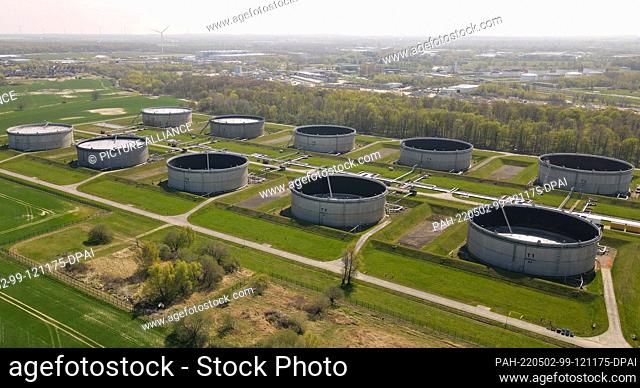 29 April 2022, Mecklenburg-Western Pomerania, Rostock: The large tank farm Ölhafen Rostock (GÖR) on the Baltic Sea. The state government and industry welcome...