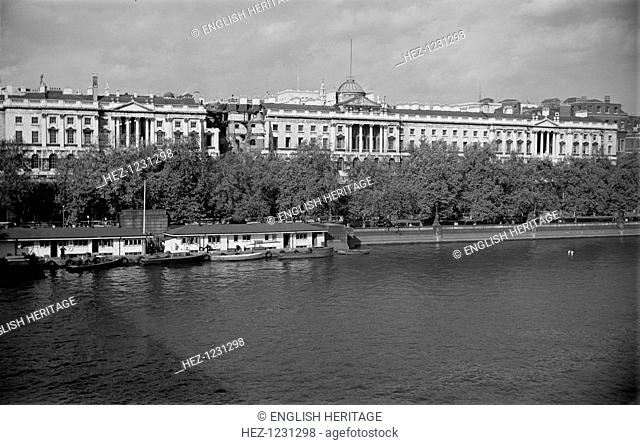 A police launch approaching the Thames River Police station, Victoria Embankment, London, c1945-c1965. The police station is itself a floating pier in front of...