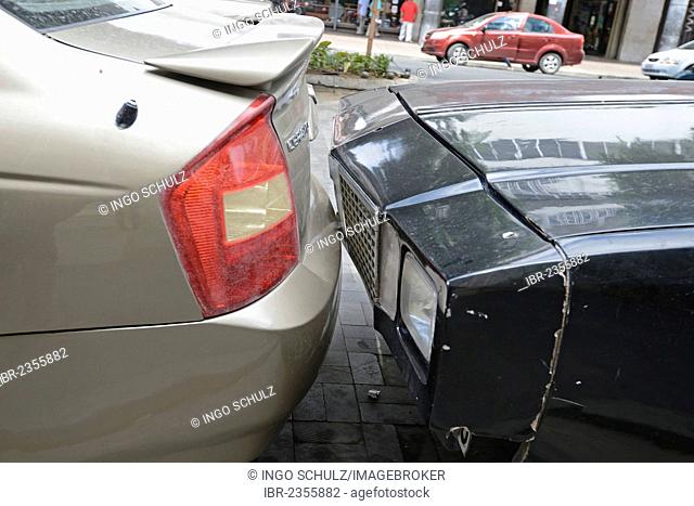Cars parked bumper to bumper, usual parking in the old town of Guayaquil, Ecuador, South America