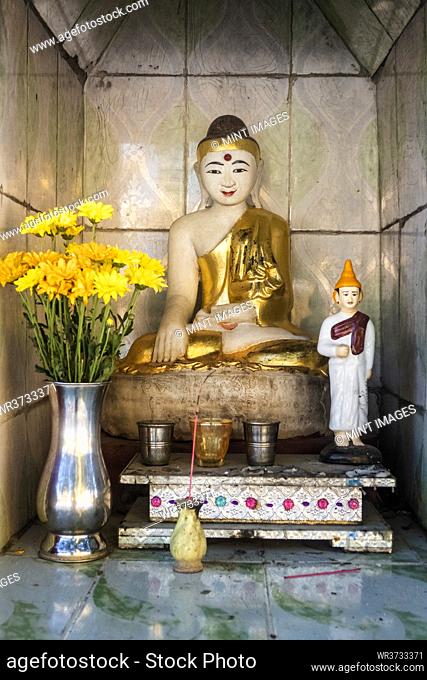 Buddha statue in Chaukhtatgyi Buddha Temple, Myanmar