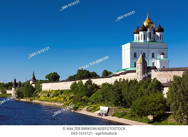 Russia, Pskovskaya Oblast, Pskov, elevated view of Pskov Kremlin and Trinity Cathedral from the Velikaya River