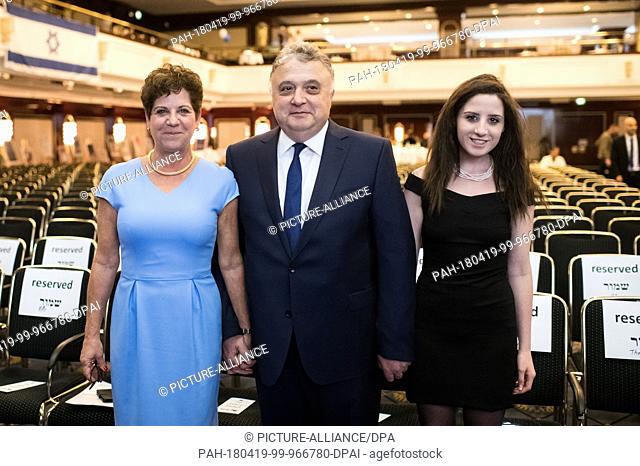 19 April 2018, Berlin, Germany: Jeremy Issacharoff, Israeli ambassador in Germany, his wife Laura (L) and his daughter Ella (R) standing in the festive hall at...