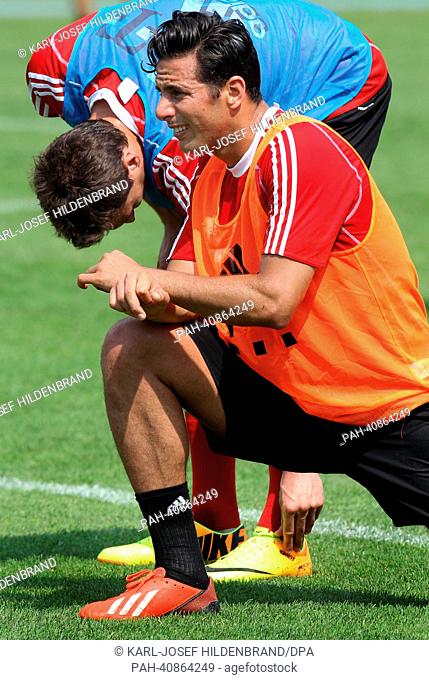 Bayern's Claudio Pizarro (R) and Mario Mandzukic train in Arco, Italy, 06 July 2013. From 04 until 12 July 2013 the Bundesliga team prepares for season 2013-14...