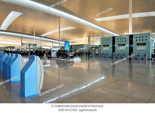 check-in hall, Barcelona El Prat Airport Terminal 1 Architect Ricardo Bofil Autonomous community of Catalonia, Spain, Europe