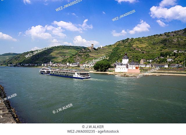 Germany, Kaub and Gutenfels Castle with tourboat on River Rhine