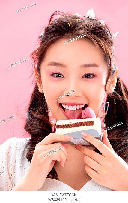 Young girls eat cake