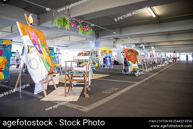 04 July 2021, Bavaria, Nuremberg: Artists exhibit their works in a parking garage at Albrecht Dürer Airport. About 50 artists show their works in a drive-in art...