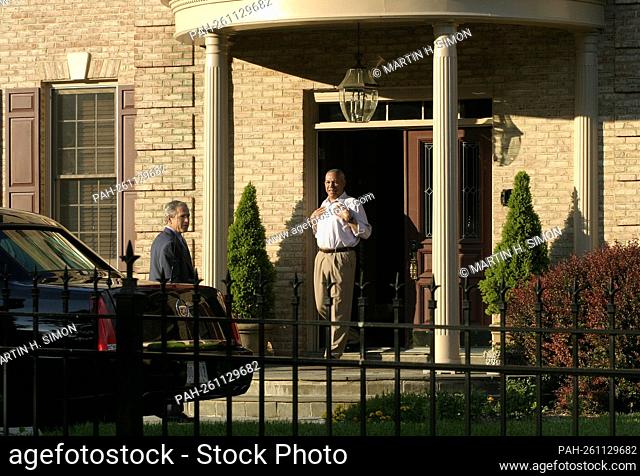 McLean, VA - May 31, 2005 -- On short notice, United States President George W. Bush and first lady Laura Bush went to the home of former Secretary of State...