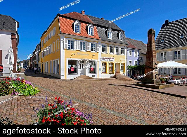 Old market with Schlangenbrunnen, Blieskastel, Bliesgau, Saarland, Germany