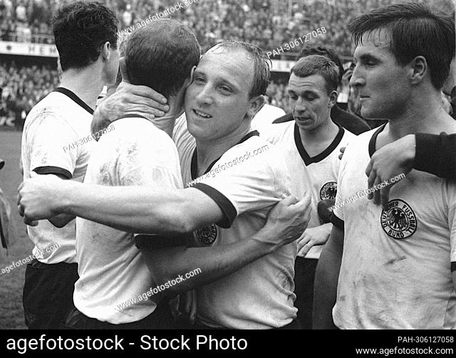 ARCHIVE PHOTO: UWE SEELER DIED AT THE AGE OF 85. German national football team, Sweden - Federal Republic of Germany 1:2