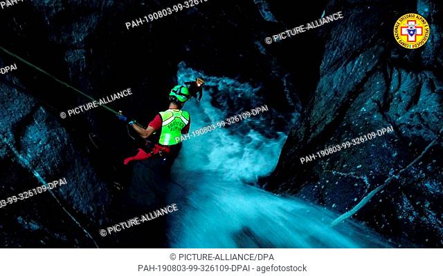HANDOUT - 03 August 2019, Italy, Valchiavenna: Rescue workers of the mountain rescue Lombardy are on duty in a canyon. A German and an Austrian died during...