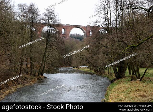 17 January 2022, Saxony, Barthmühle: The Elster Valley Bridge. Water is penetrating the masonry of the 150-year-old stone bridge
