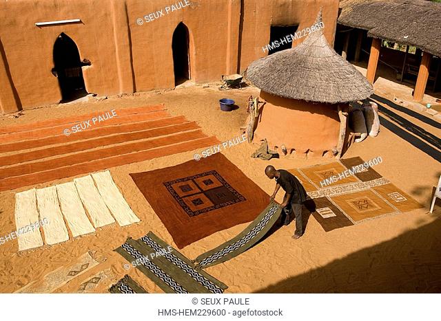Mali, Segou, Sininesigi Association Tell the Future showing their bogolans