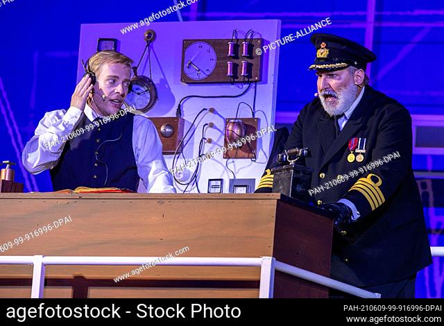 07 June 2021, Mecklenburg-Western Pomerania, Schwerin: Ansgar Schäfer (r) as Captain E. J. Smith and Oliver Morschel (l) as Funker Bride sing in the musical...