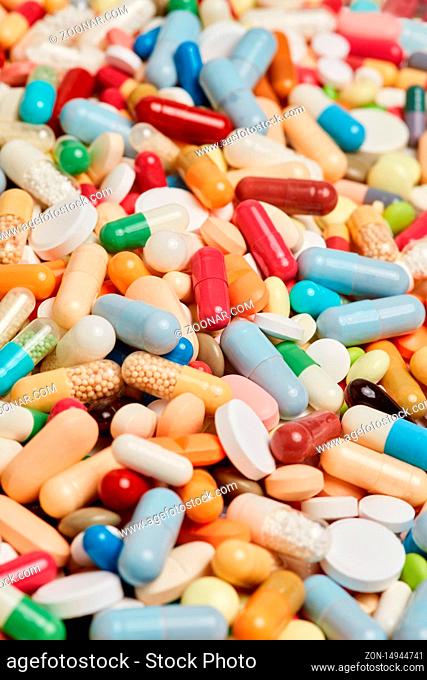 Hintergrund mit vielen verschiedenen bunten Medikamenten und Pillen