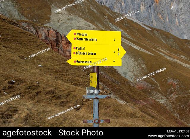 Hike to the Gehrenspitze (2367m) in the Wetterstein Mountains, Leutasch, Leutasch Valley, Puittal, late autumn, signposts at the Scharnitzjoch