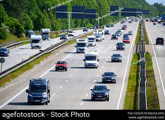 29 May 2023, Schleswig-Holstein, Hamberge: Motorhomes and cars drive on the A1 at the Lübeck intersection. For the Whitsun weekend