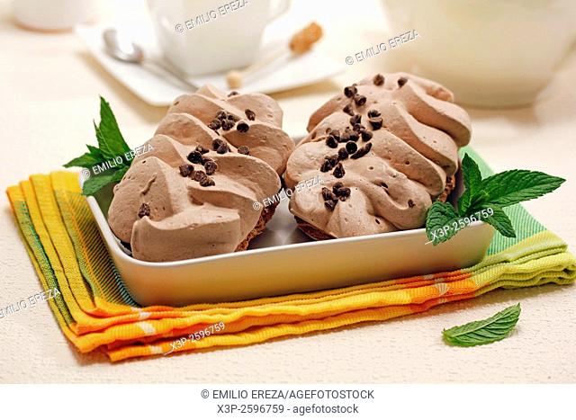 Chocolate meringues