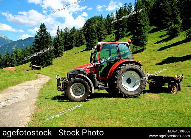 lindner geotrac 73, 3300 cm–³, 3 cylinder, bj. 2009, tractor during the hay harvest, germany, bavaria, upper bavaria, werdenfelser land, isar valley, mittenwald